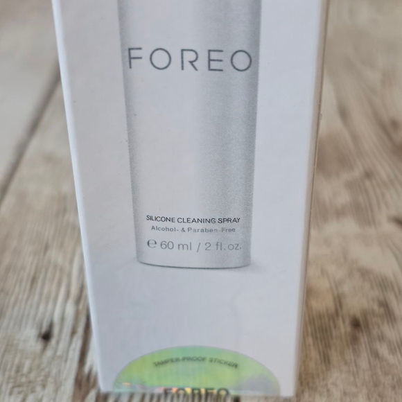 FOREO Silicone Cleaning Spray 60 ml White - Picture 2 of 4